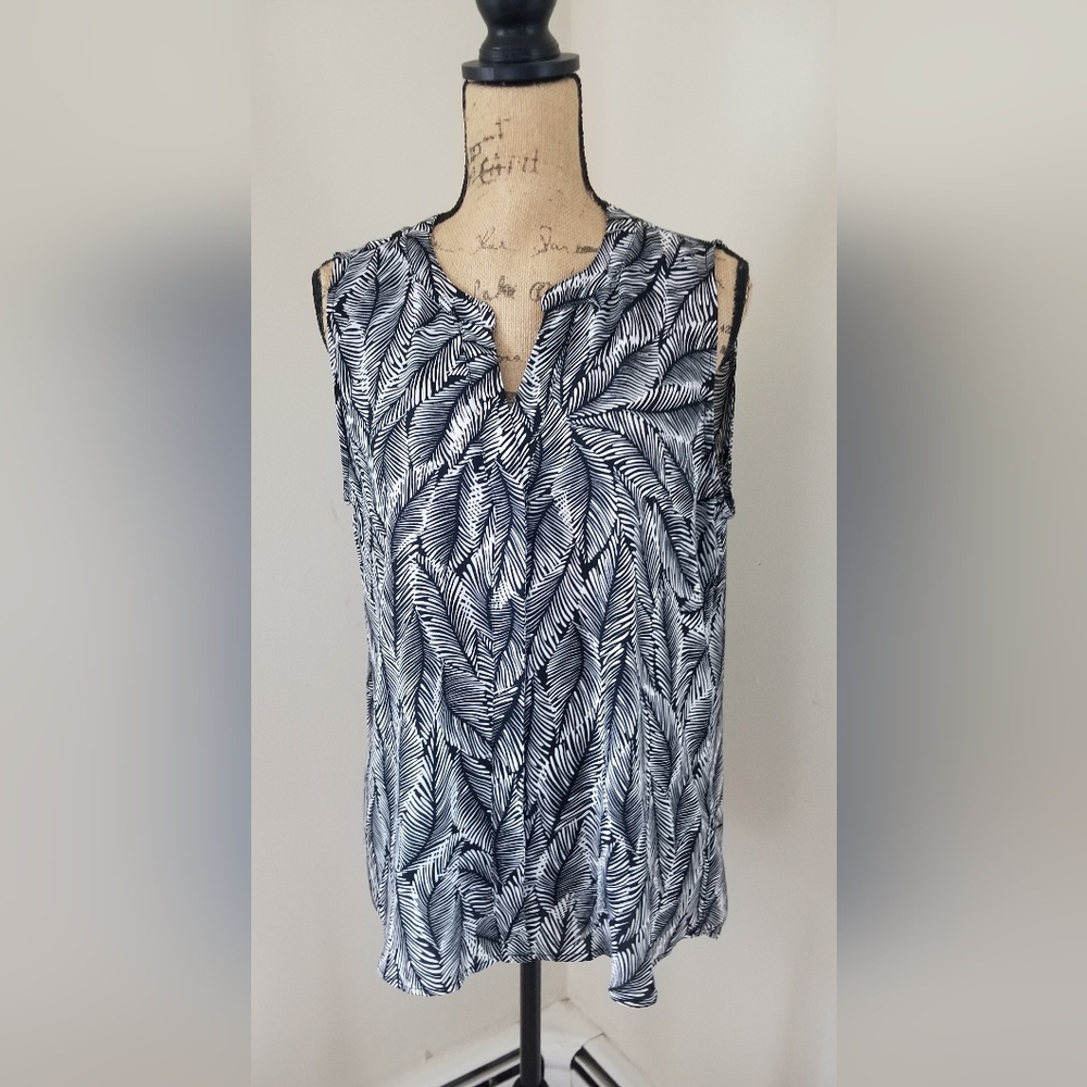 Loose & Flow-y Zac & Rachel Black and White Leaf Print Blouse